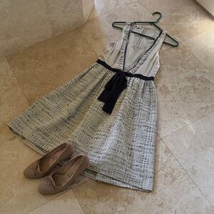 Hoss intropia Italy Elegant Sleeveless Dress with Black Accents